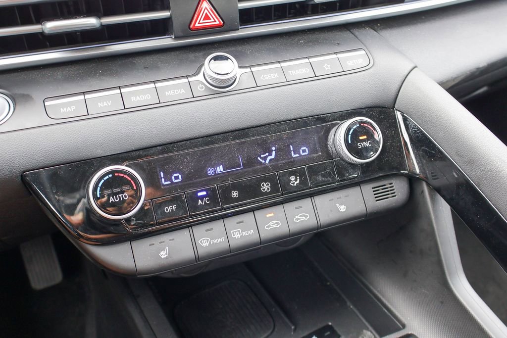 Used 2025 Hyundai Elantra Limited FWD image 14