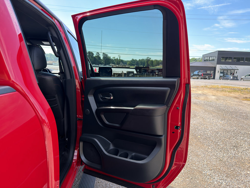 Used 2020 Nissan Titan PRO-4X w/ Pro-4x Convenience Package AWD/4WD image 15