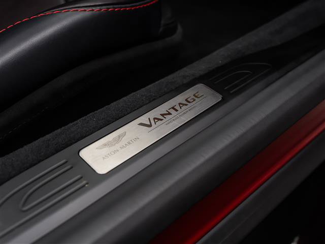 Used 2023 Aston Martin V8 Vantage Roadster image 29