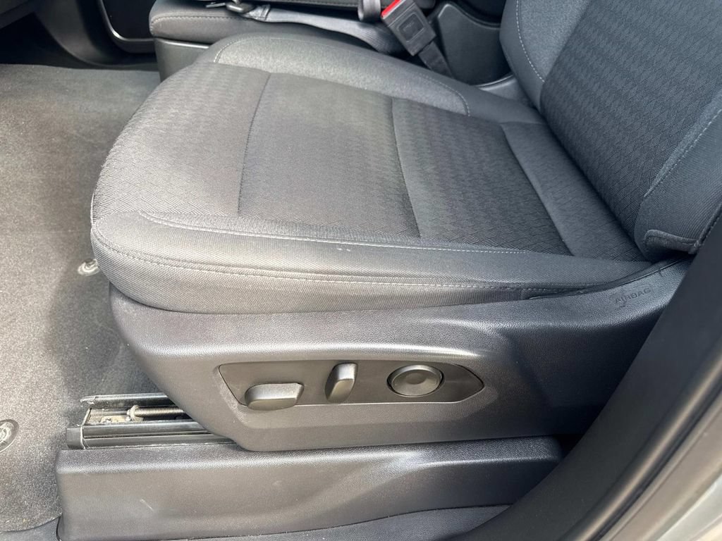 Used 2025 Chevrolet Silverado 1500 LT AWD/4WD image 24