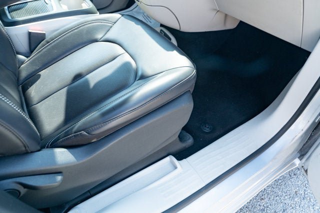 Used 2023 Chrysler Pacifica Touring-L FWD image 41