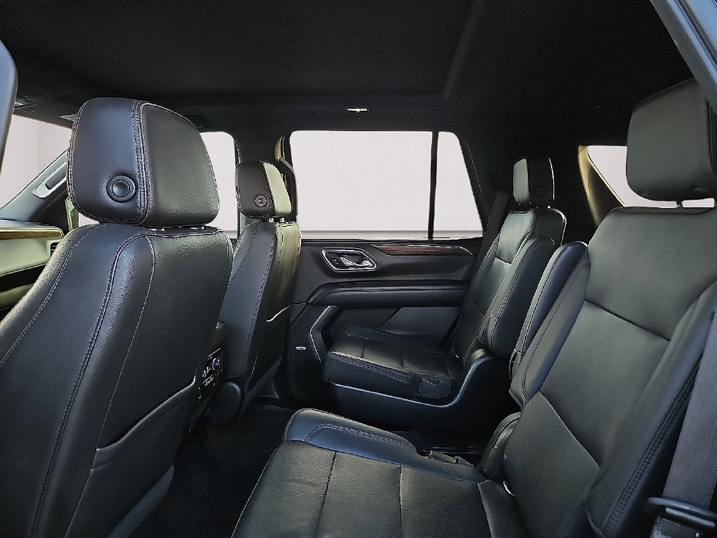 Used 2021 Chevrolet Tahoe High Country w/ Premium Package AWD/4WD image 18