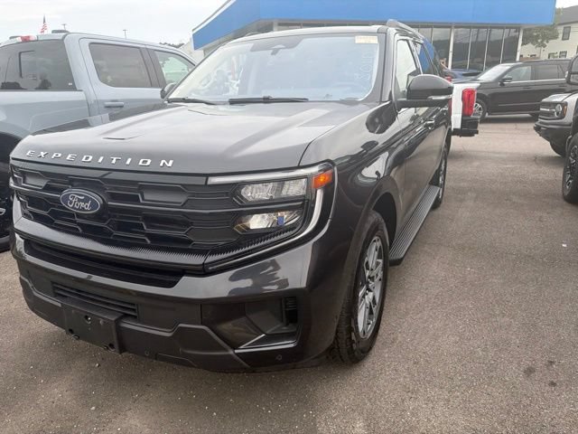 Used 2025 Ford Expedition Active AWD/4WD image 8