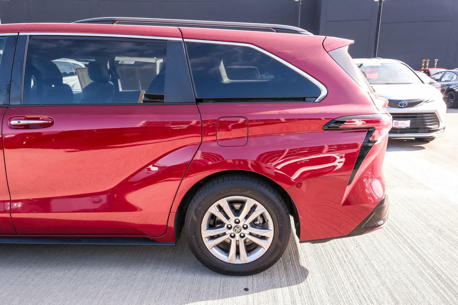 Certified 2021 Toyota Sienna XSE AWD/4WD image 8