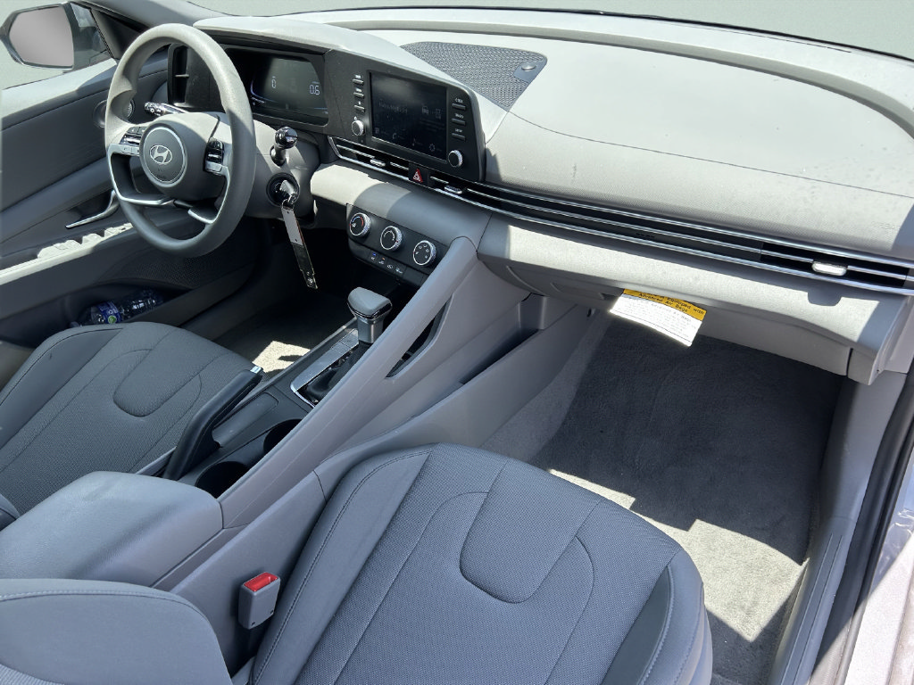 New 2025 Hyundai Elantra SE FWD image 13