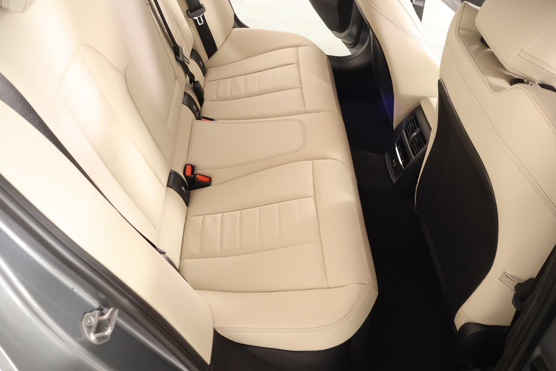 New 2026 BMW 330i Sedan w/ M Sport Package RWD image 14
