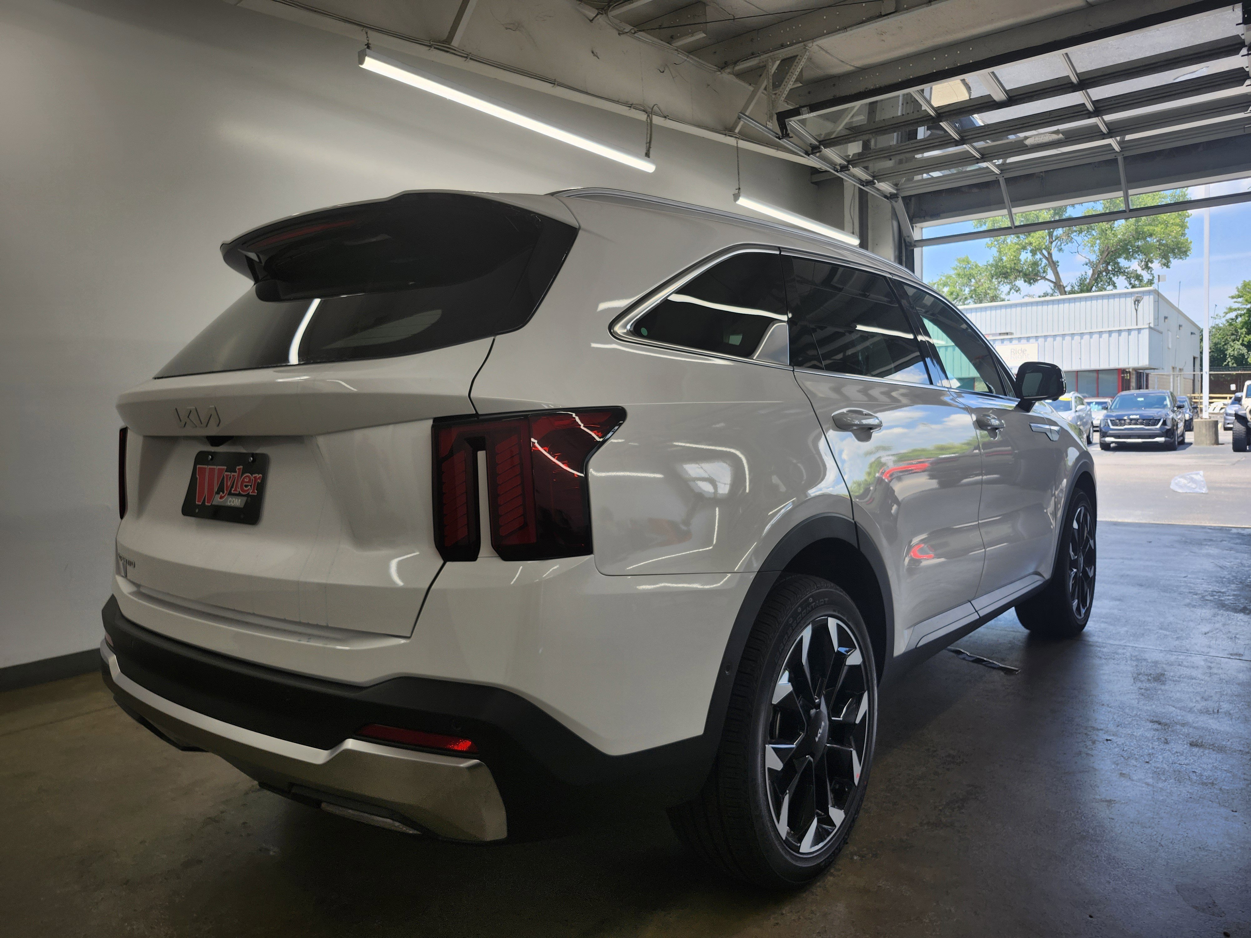 New 2025 Kia Sorento SX FWD image 3