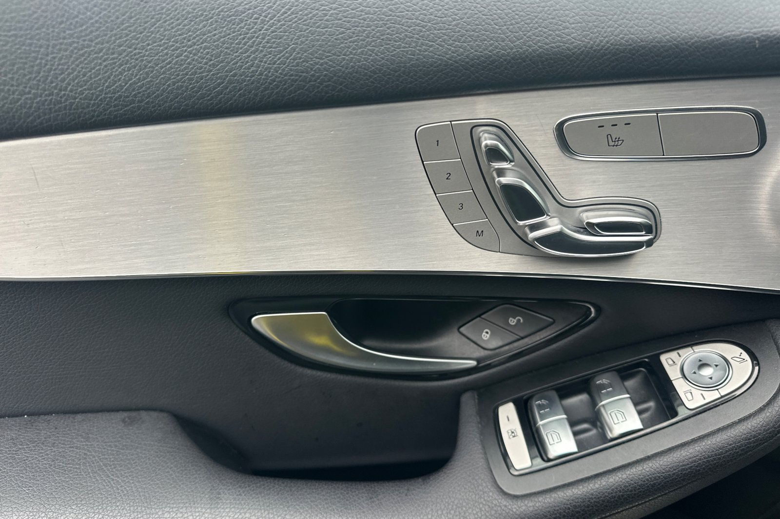 Used 2019 Mercedes-Benz GLC 300 4MATIC image 10