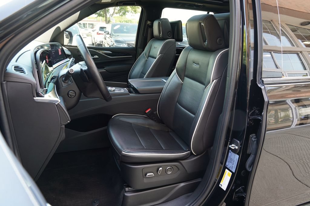 Used 2022 Cadillac Escalade Sport w/ Touring Package AWD/4WD image 12