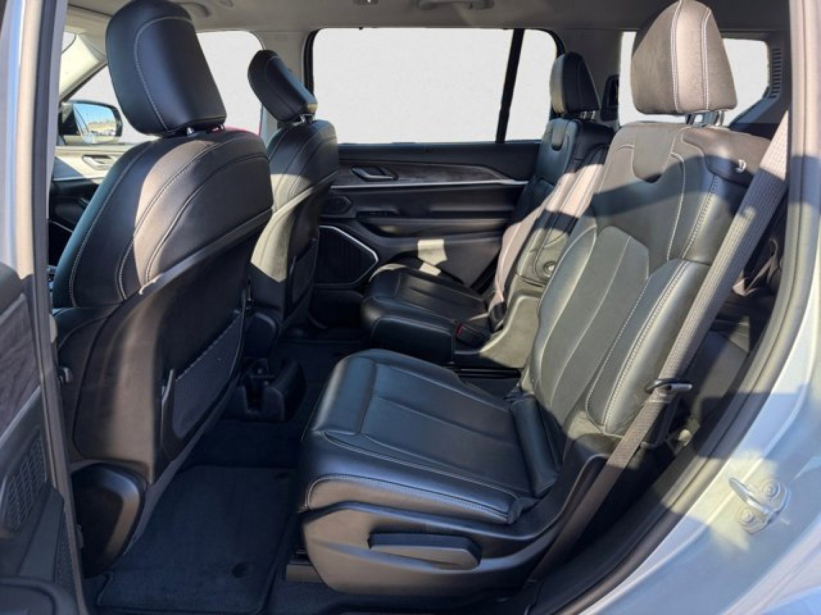 Used 2023 Jeep Grand Cherokee L Limited w/ Luxury Tech Group II image 17