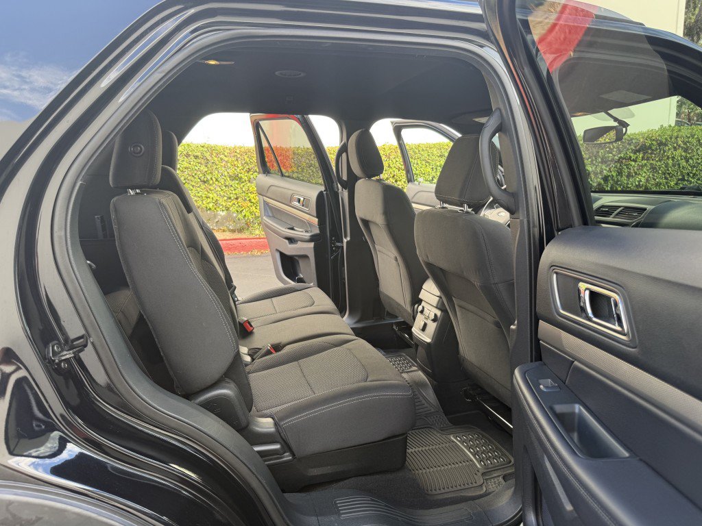 Used 2018 Ford Explorer XLT w/ Equipment Group 201A FWD image 14