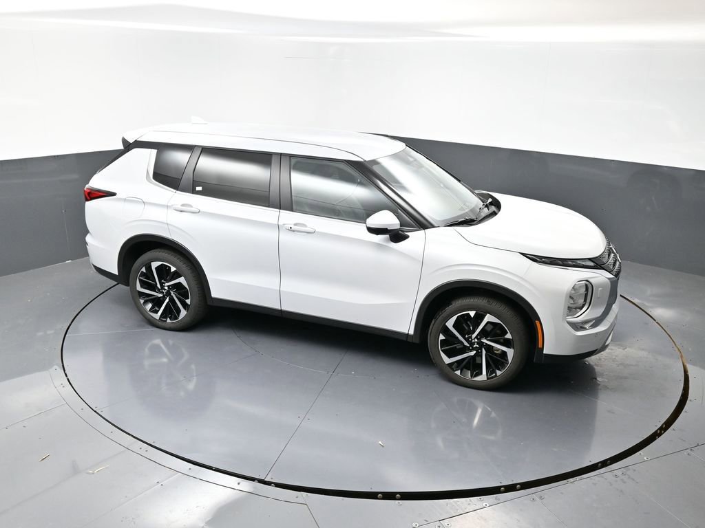 Used 2024 Mitsubishi Outlander SE image 43