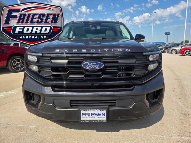 Used 2025 Ford Expedition Active AWD/4WD image 2