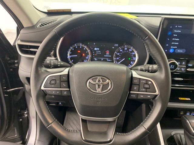 Used 2023 Toyota Highlander XLE image 21