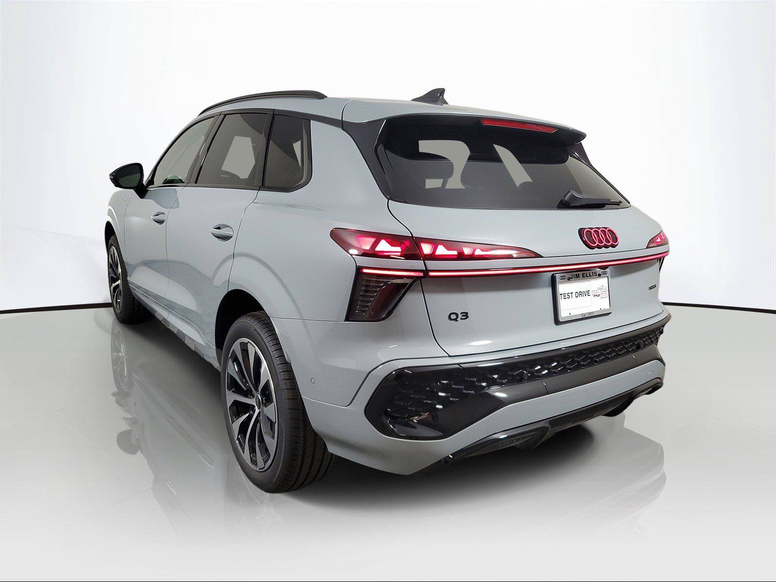 New 2026 Audi Q3 quattro 2.0T AWD/4WD image 4