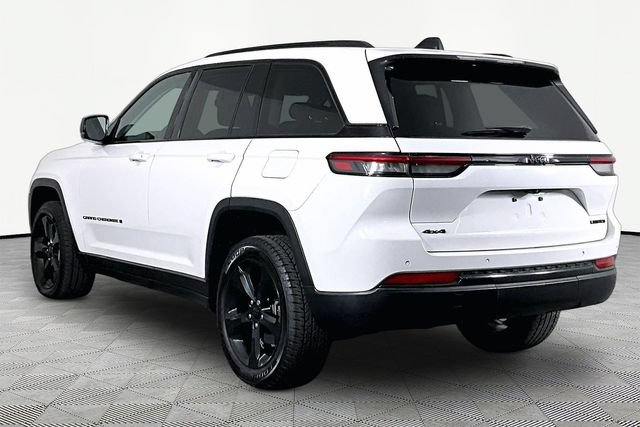 Used 2023 Jeep Grand Cherokee Limited w/ Black Appearance Package AWD/4WD image 4