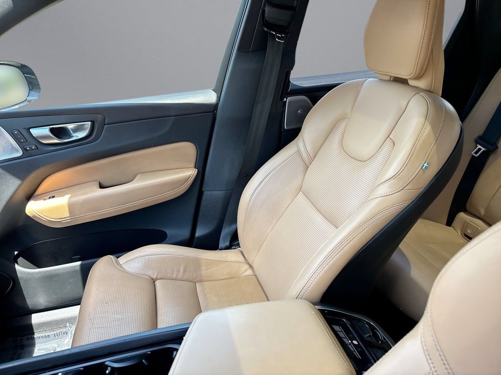 Used 2023 Volvo XC60 B5 Ultimate w/ Protection Package FWD image 28