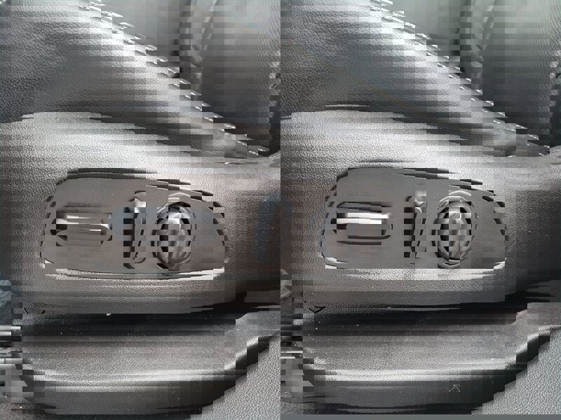 Used 2018 GMC Acadia SLT FWD image 19