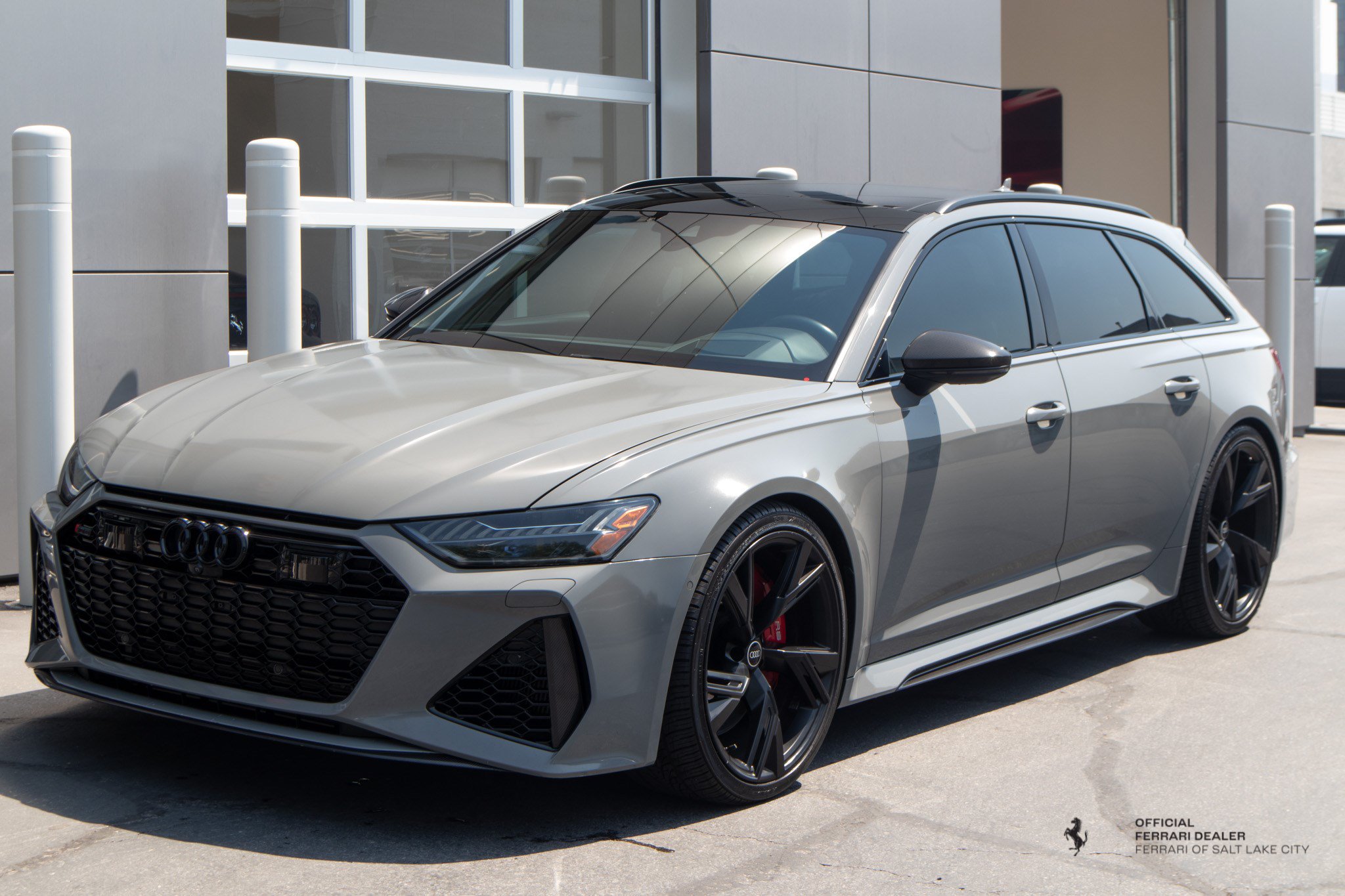 Used 2021 Audi RS 6 w/ Carbon Optic Package AWD/4WD image 1