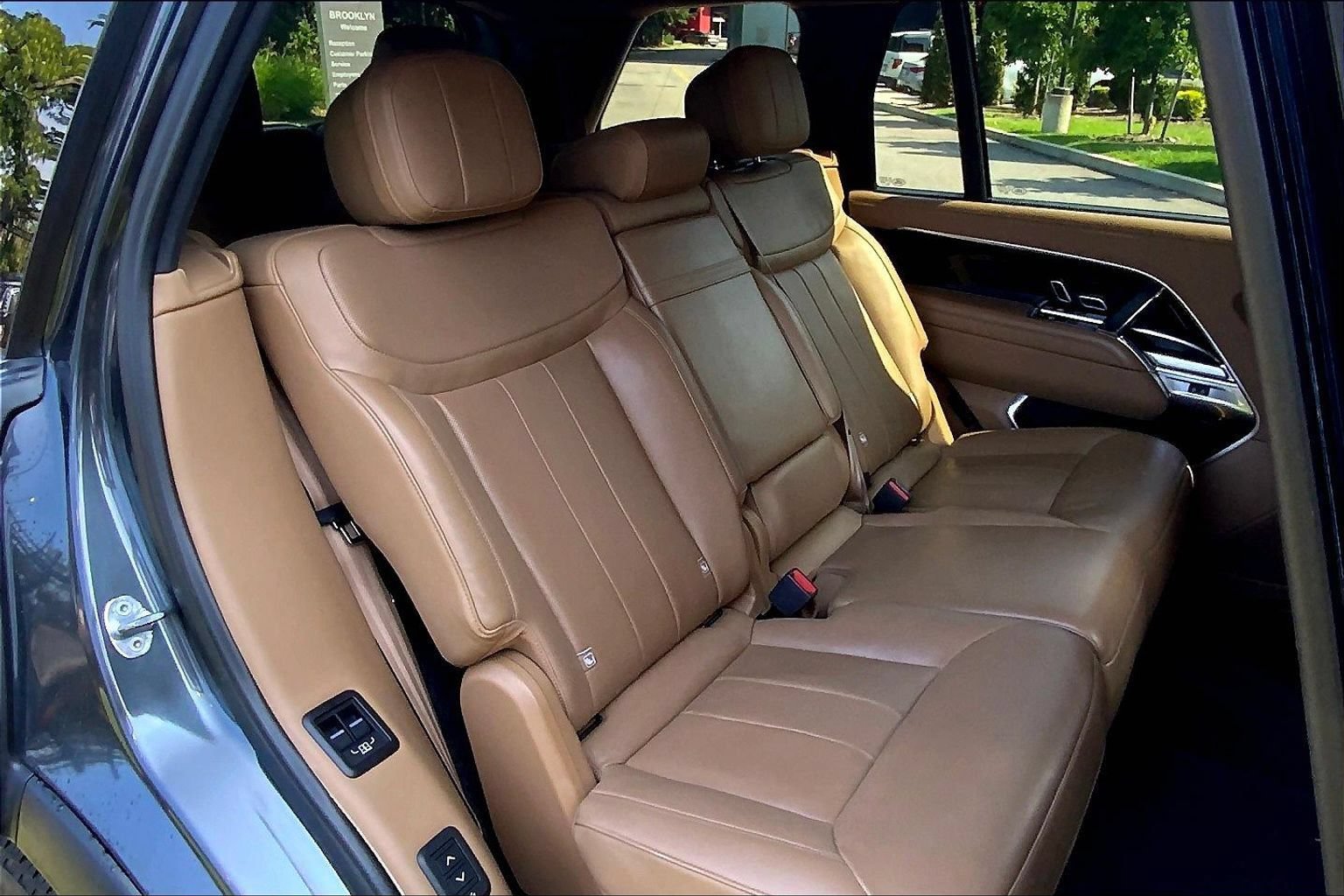 Certified 2023 Land Rover Range Rover Long Wheelbase SE AWD/4WD image 19
