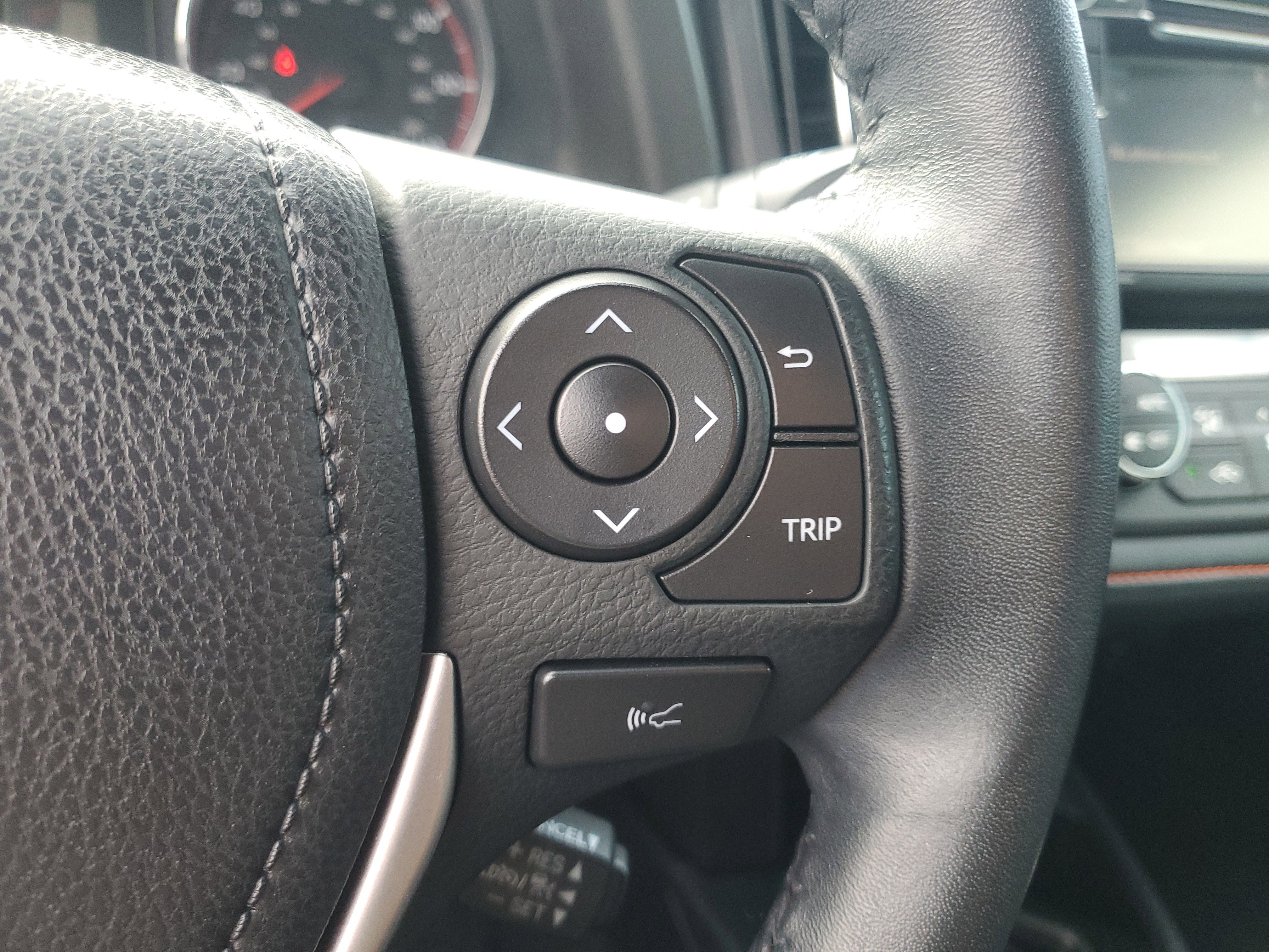 Used 2018 Toyota RAV4 SE w/ Power Extra Value Package image 16