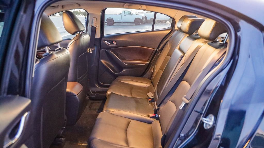 Used 2018 MAZDA MAZDA3 Grand Touring w/ Premium Equipment Package image 20