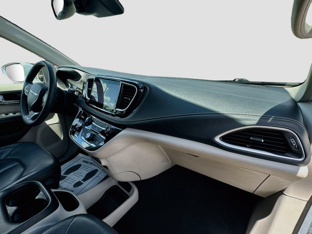 Used 2022 Chrysler Pacifica Touring-L FWD image 33