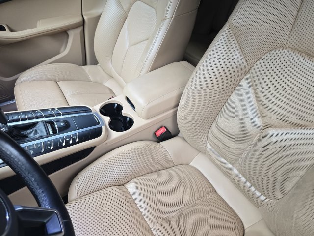 Used 2020 Porsche Macan S w/ Premium Package Plus AWD/4WD image 15