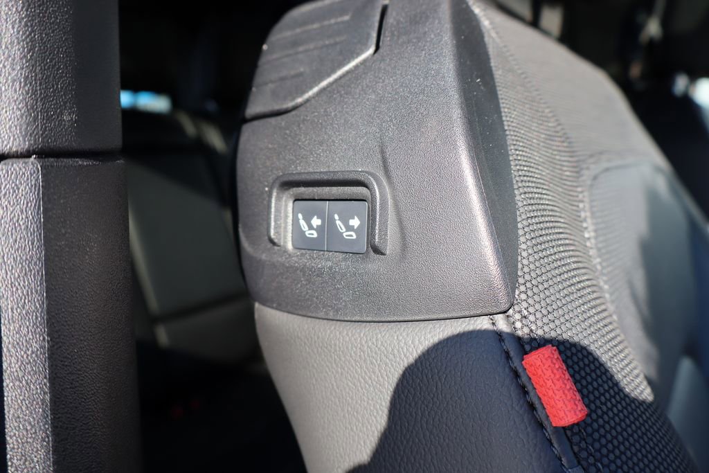 Used 2023 Land Rover Defender 90 X-Dynamic SE image 47