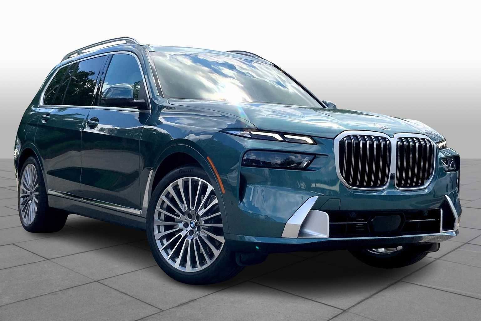 Used 2026 BMW X7 xDrive40i image 2