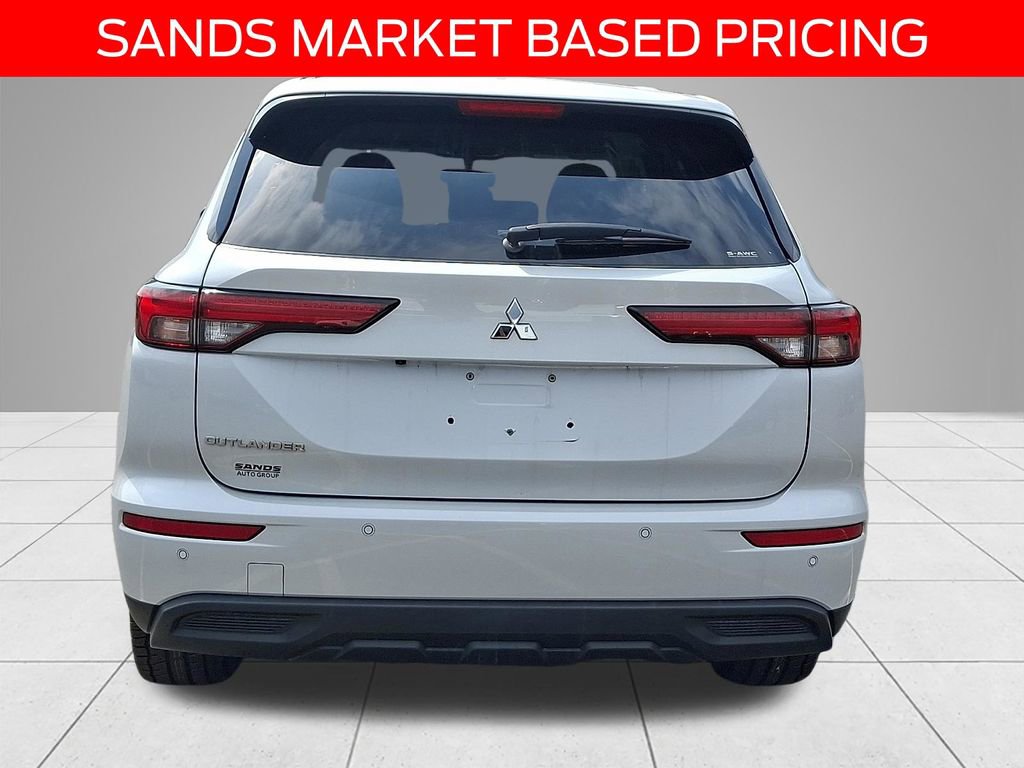 Used 2022 Mitsubishi Outlander ES AWD/4WD image 5