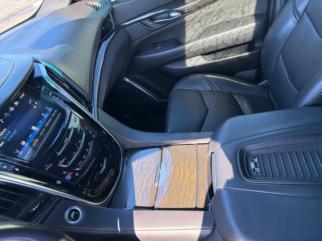 Used 2019 Cadillac Escalade Platinum w/ Escalade Sport Edition AWD/4WD image 17