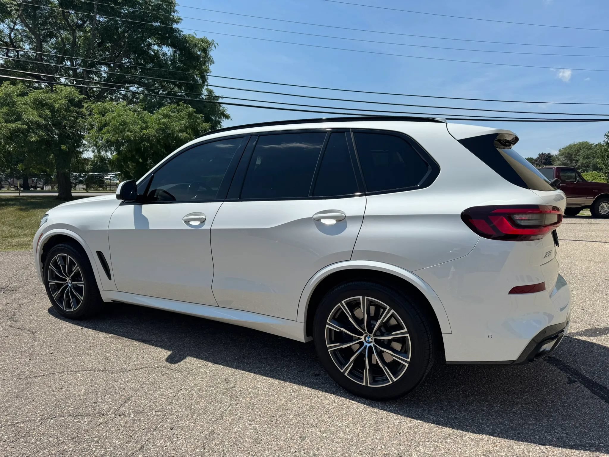 Used 2021 BMW X5 xDrive40i w/ M Sport Package AWD/4WD image 6