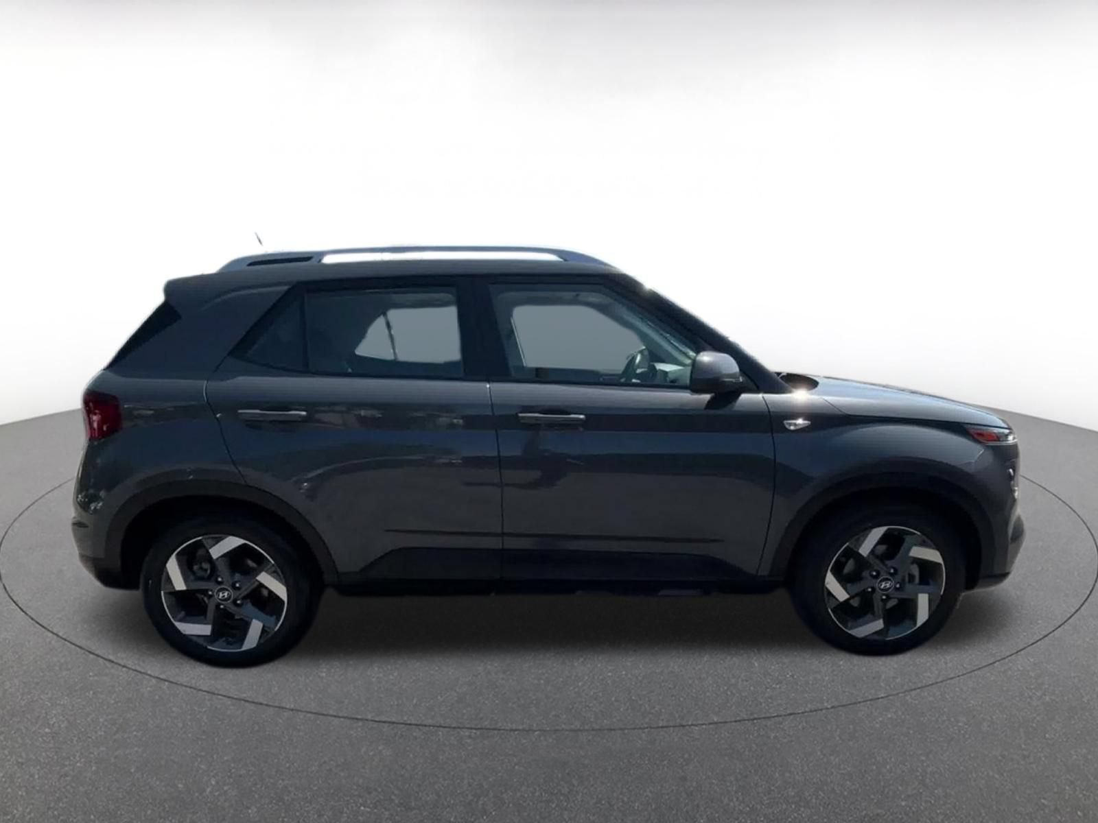 Used 2026 Hyundai Venue SEL FWD image 15