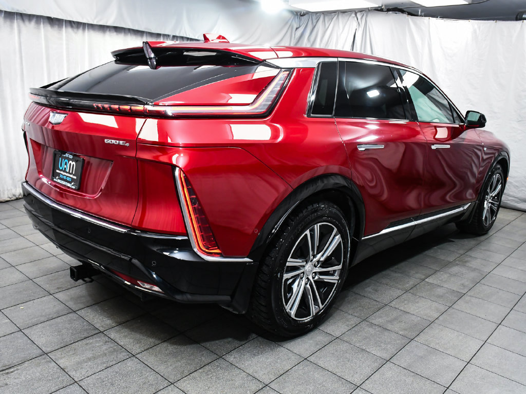 Used 2024 Cadillac Lyriq Luxury AWD/4WD image 6