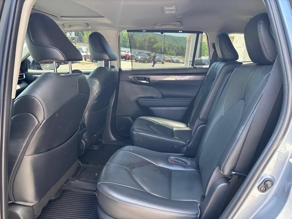 Used 2023 Toyota Highlander Limited AWD/4WD image 11