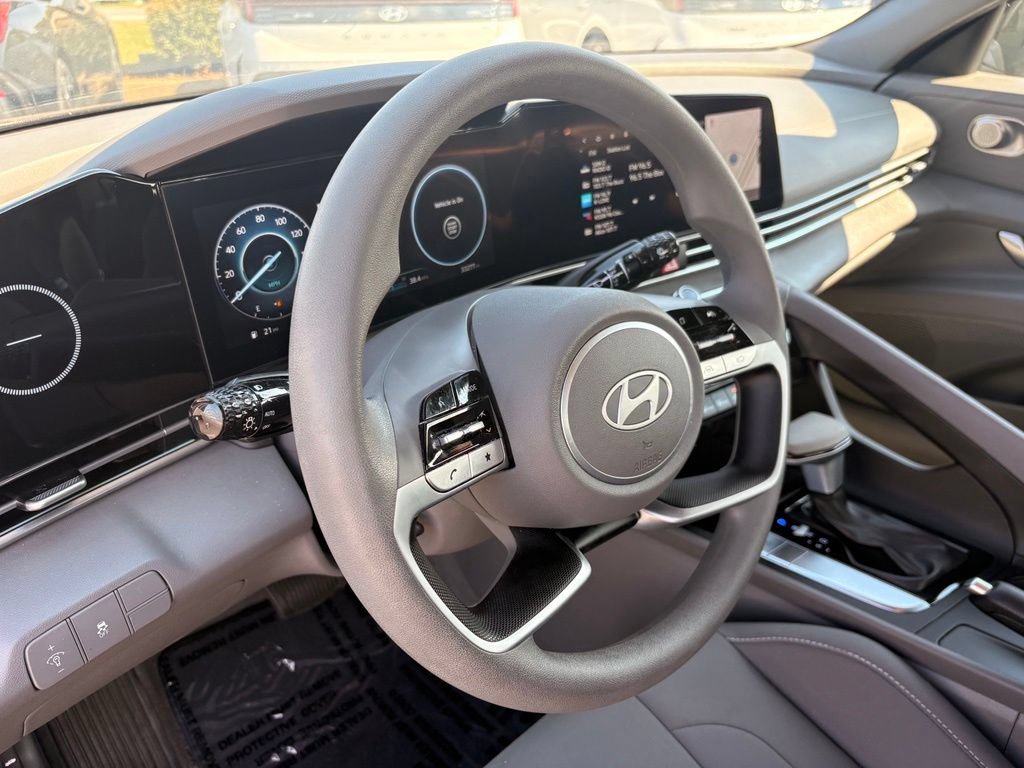 Used 2024 Hyundai Elantra SEL FWD image 9