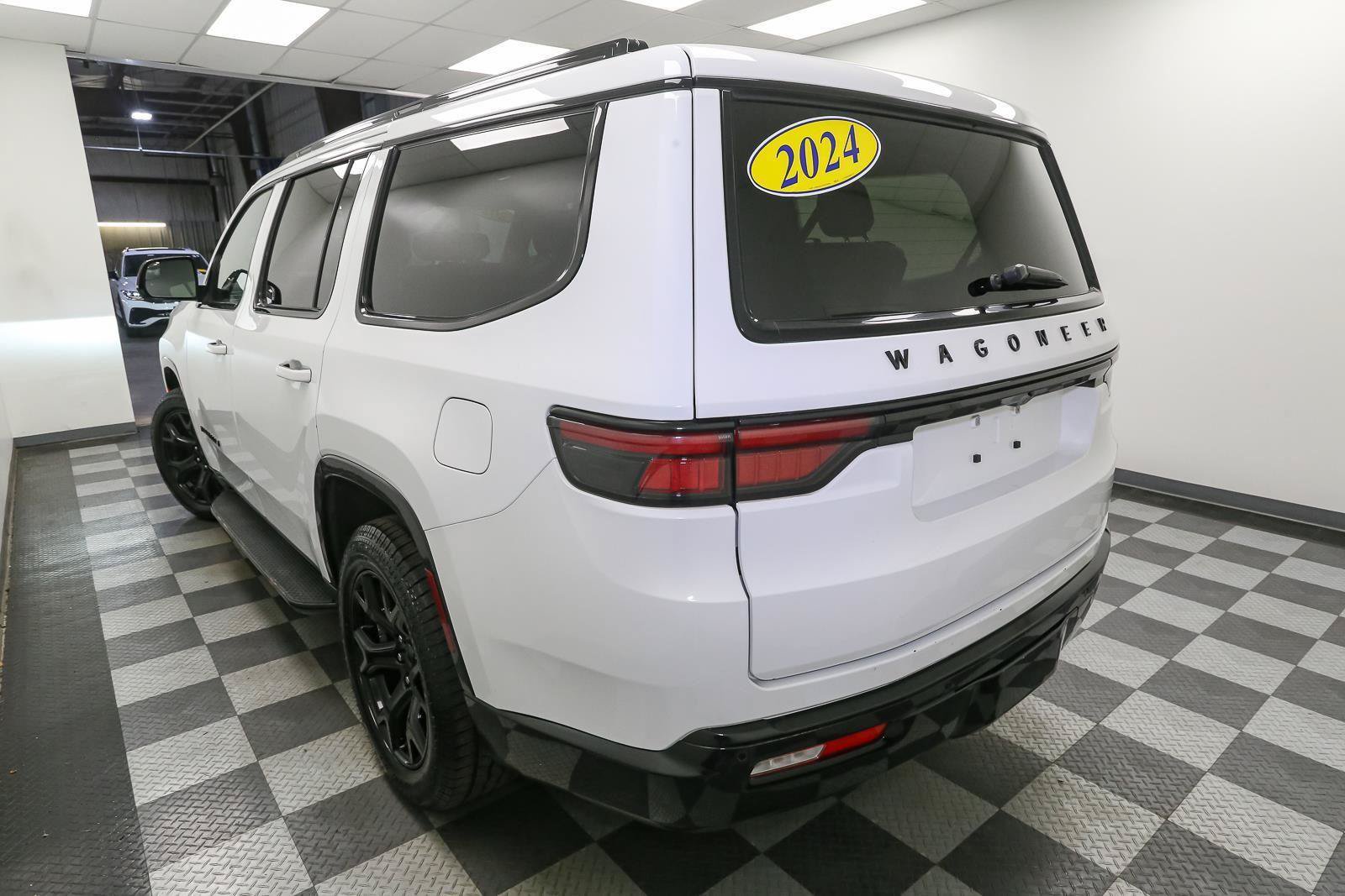 Used 2024 Jeep Wagoneer Series II AWD/4WD image 10