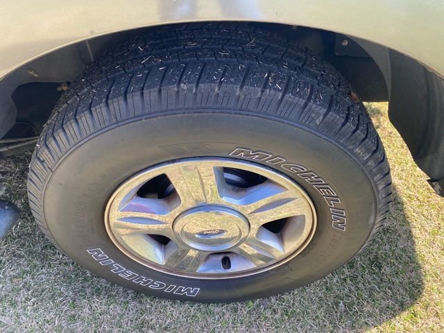 Used 2006 Ford Expedition XLT image 16