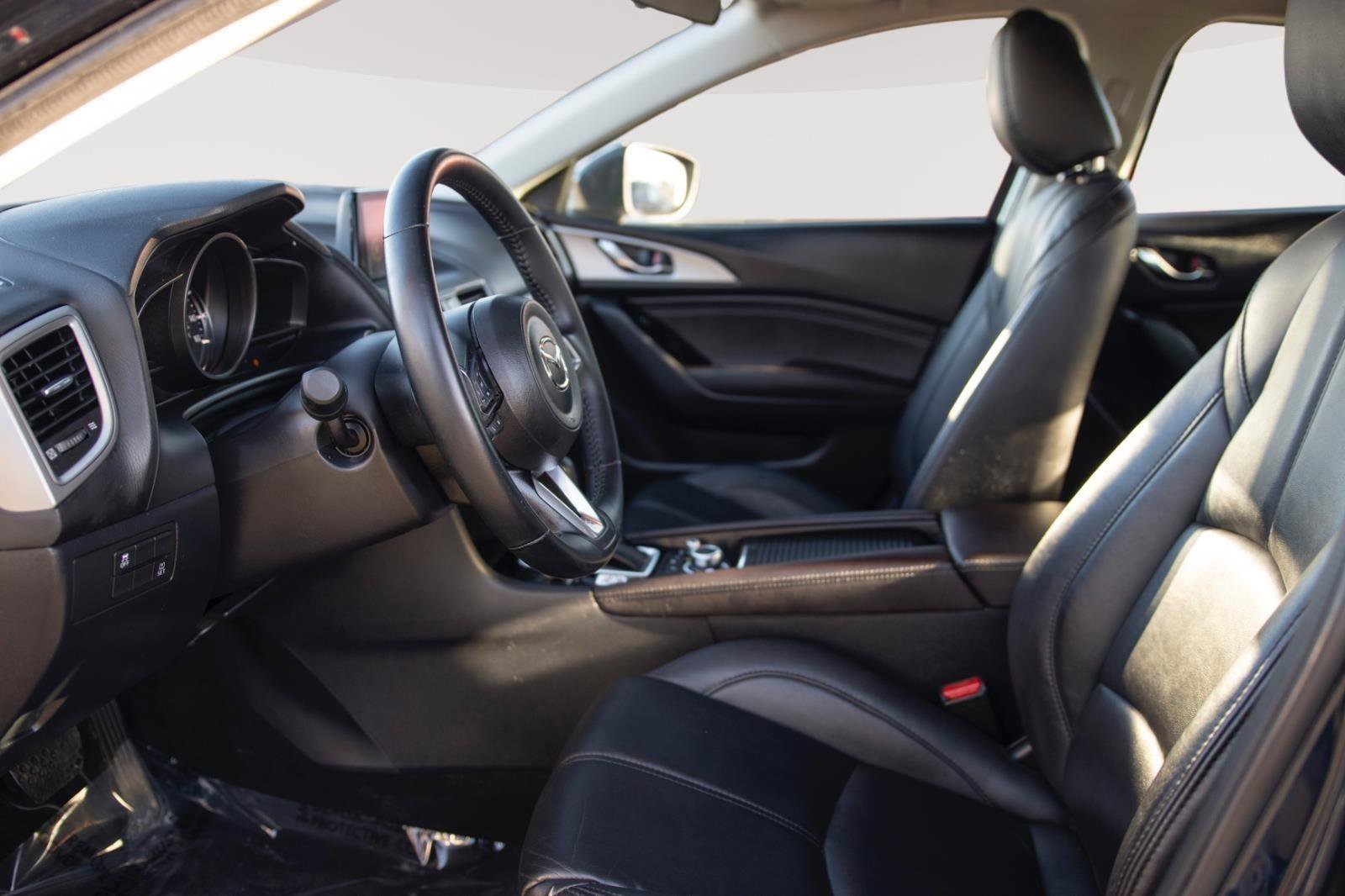 Used 2018 MAZDA MAZDA3 Touring image 2