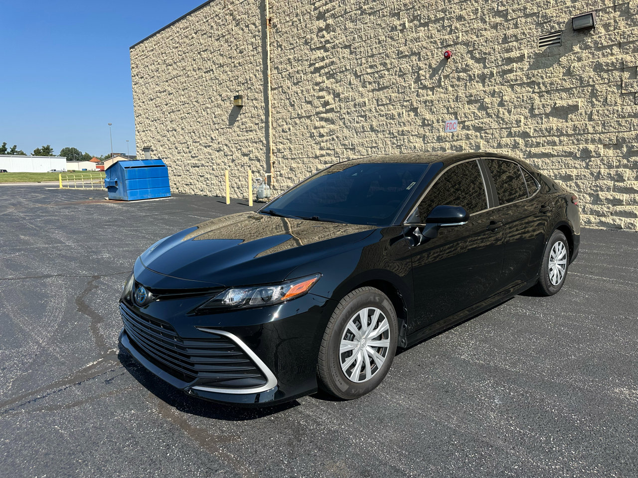 Used 2021 Toyota Camry LE image 1