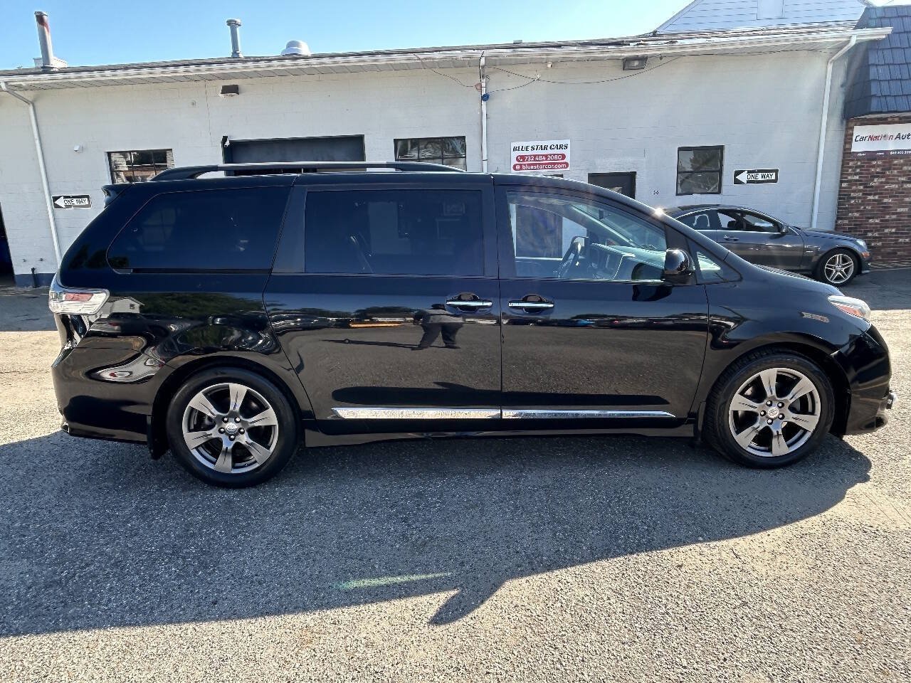 Used 2017 Toyota Sienna SE Premium FWD image 7