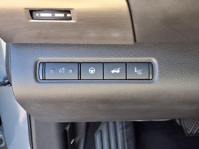 Certified 2025 Nissan Pathfinder Platinum FWD image 15