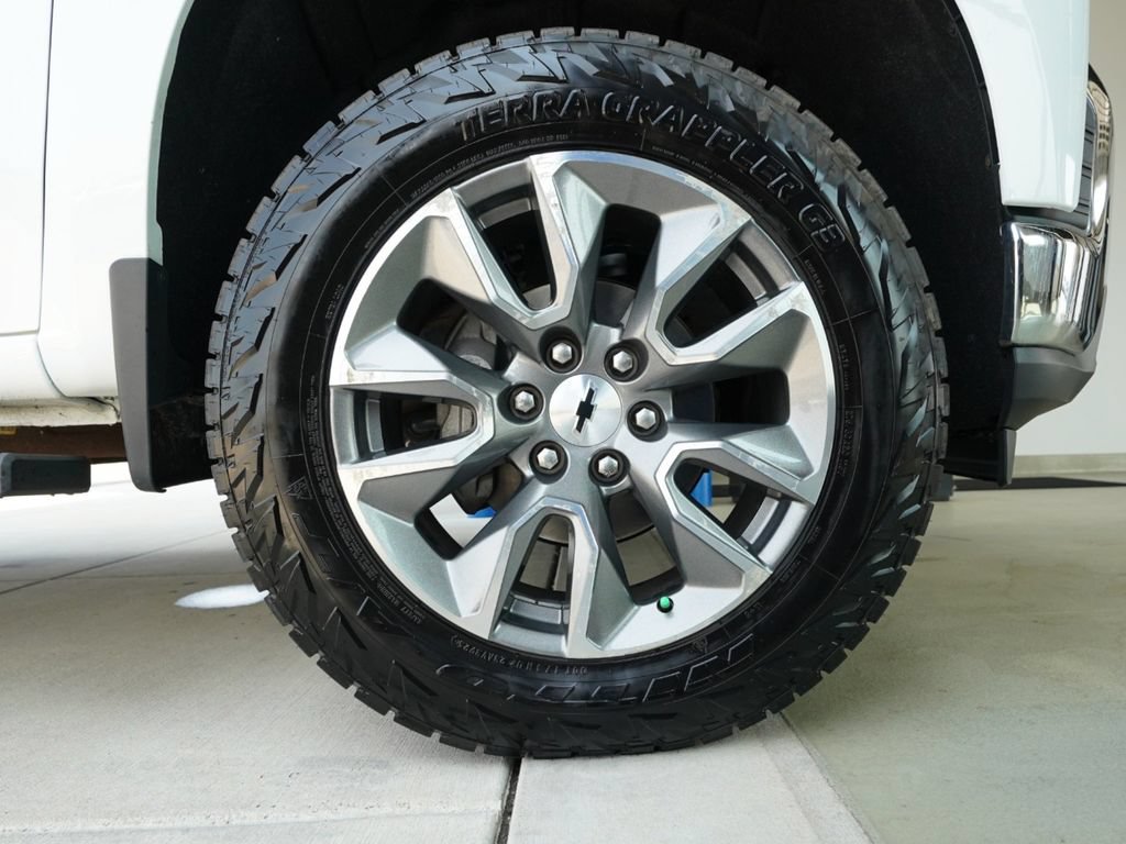Used 2021 Chevrolet Silverado 1500 LT AWD/4WD image 34