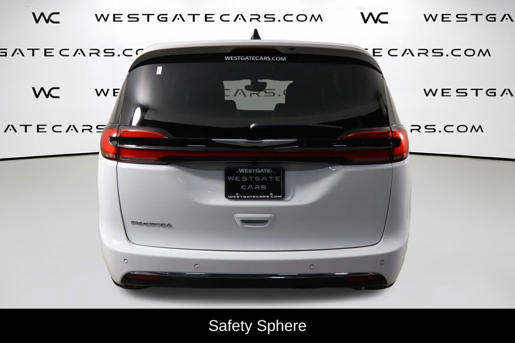 New 2026 Chrysler Pacifica Select image 4