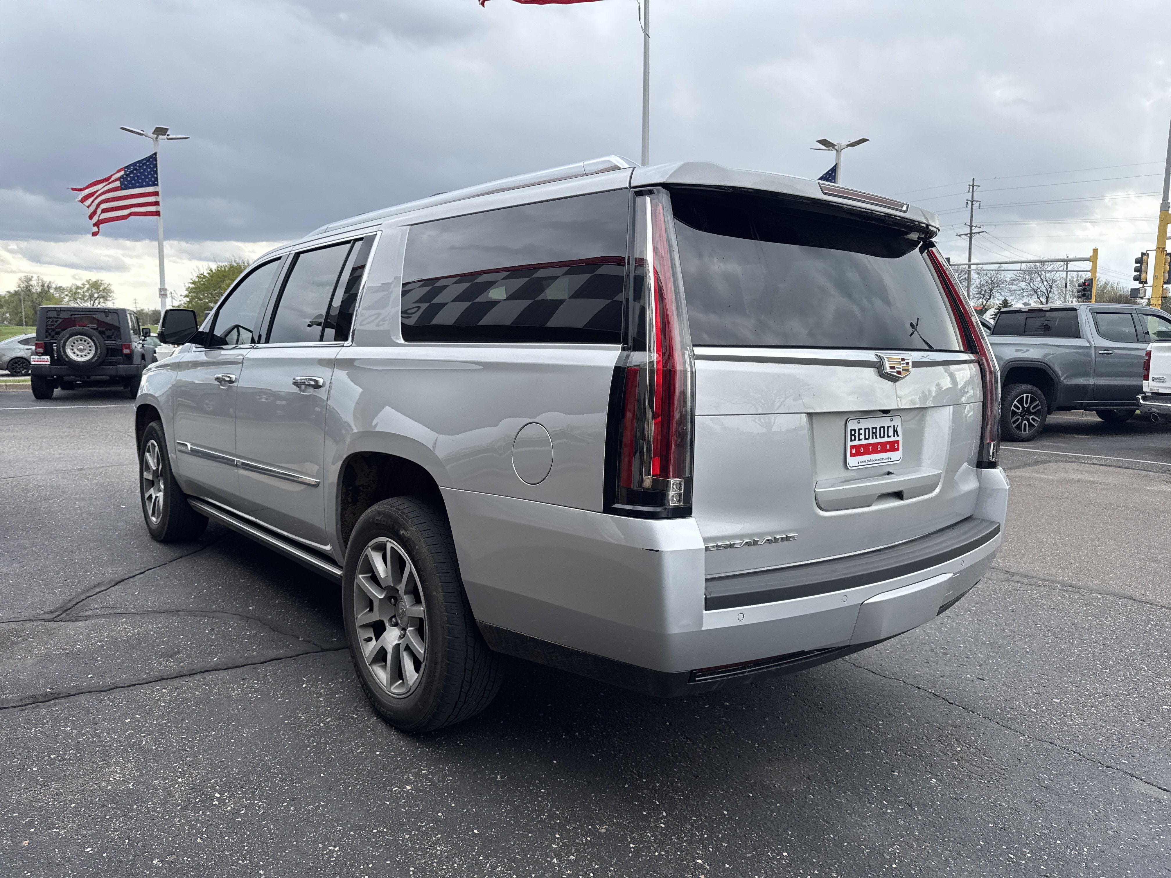 Used 2015 Cadillac Escalade ESV Premium AWD/4WD image 2