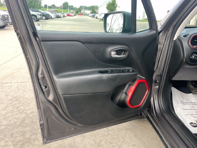 Used 2017 Jeep Renegade Trailhawk AWD/4WD image 20