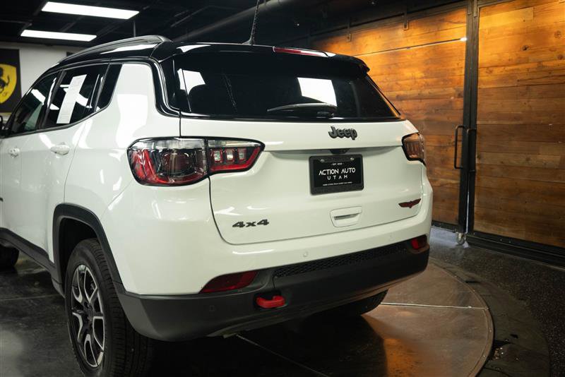Used 2025 Jeep Compass Trailhawk AWD/4WD image 6
