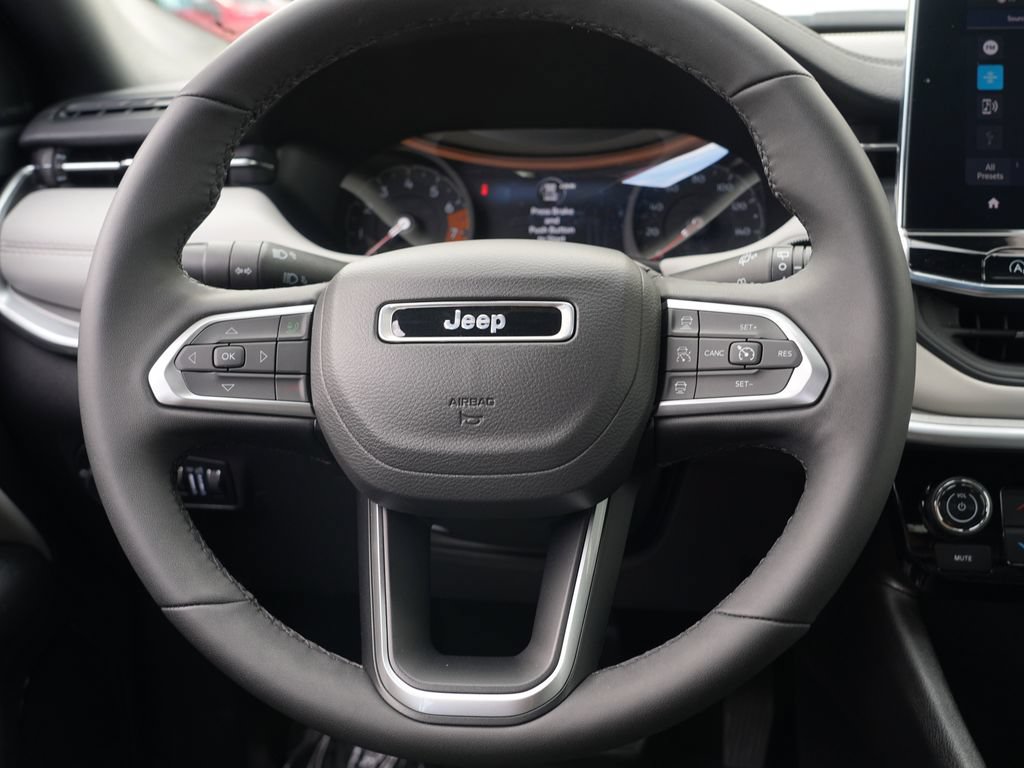 Used 2025 Jeep Compass Limited AWD/4WD image 24