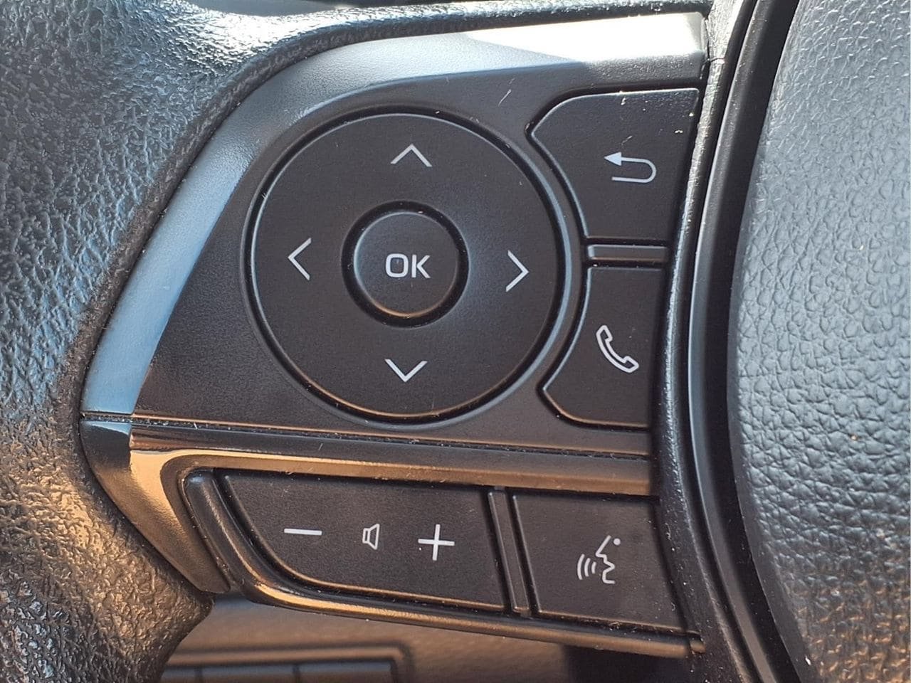 Used 2024 Toyota Corolla LE FWD image 23